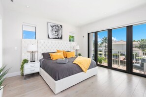 5 habitaciones, escritorio y tabla de planchar con plancha 