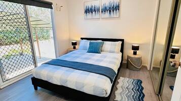 3 makuuhuonetta, silitysrauta/-lauta, ilmainen Wi-Fi, vuodevaatteet