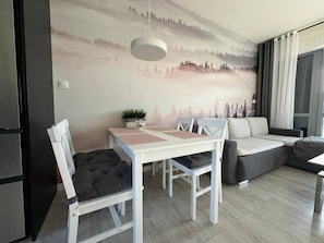 Casa, 2 quartos | Sala de jantar