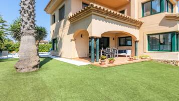 บริเวณภายนอก