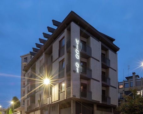 Vista frontal de la propiedad