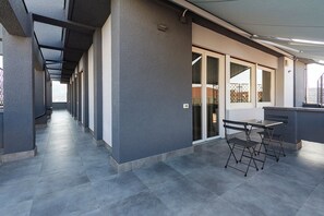 Familien-Penthouse, Stadtblick | Terrasse/Patio
