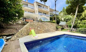 Piscine couverte, piscine extérieure