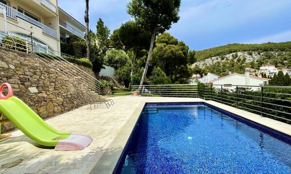 Piscine couverte, piscine extérieure