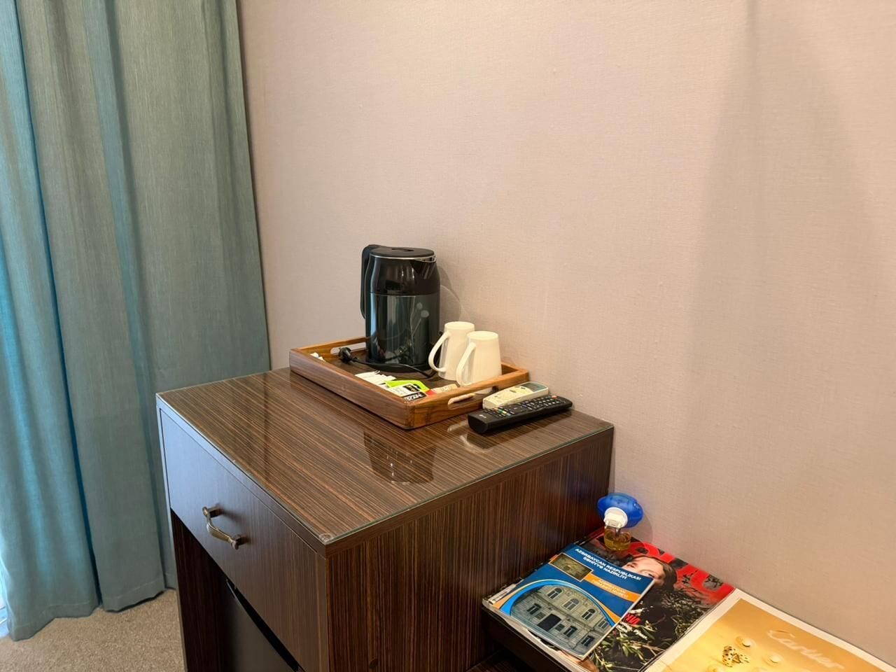 Free minibar, desk, laptop workspace, blackout curtains