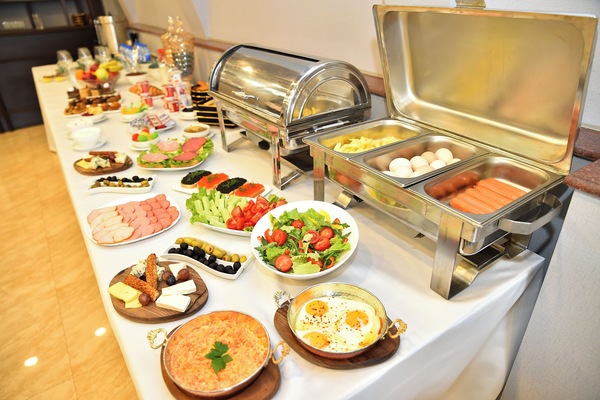 Free daily buffet breakfast
