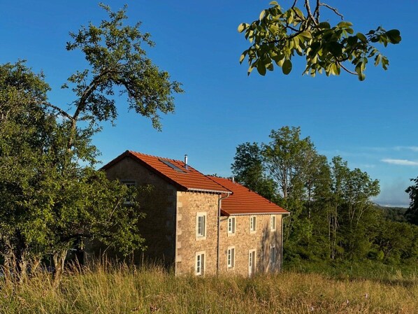 Exterior - Cozy cottage with WIFI and parking, close to nature (Le Clerjus)