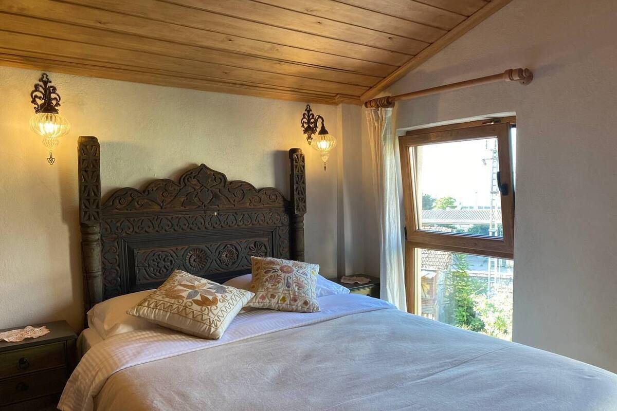 Deluxe Double Room with Sea View | Free WiFi, bed sheets