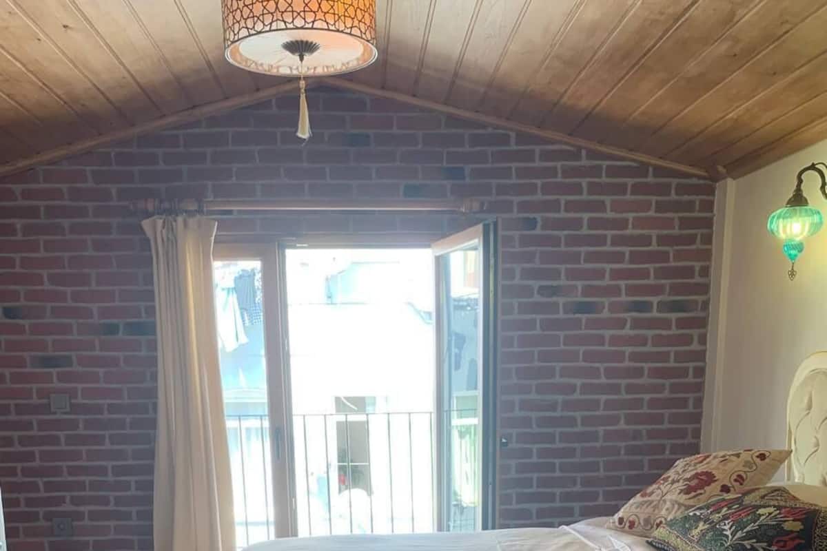 Deluxe Double Room with Balcony | Free WiFi, bed sheets