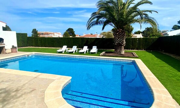 室內游泳池和室外游泳池