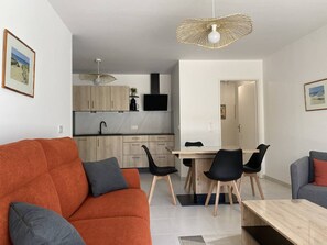 TV - Royan Modern T3 - Seaside - 6 Guests, Parking, Terrace (Royan)