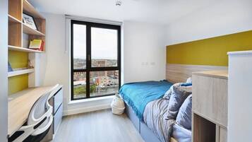 Blackout curtains, free WiFi