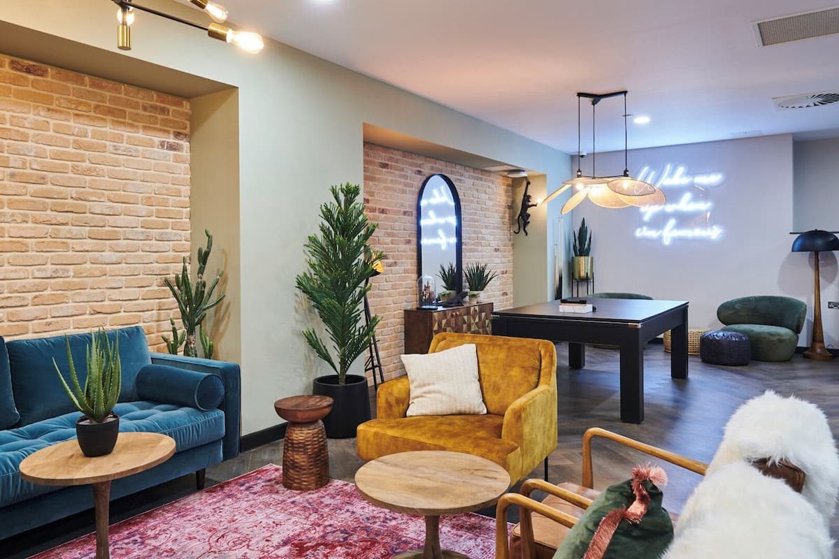 Apartment, 3 Bedrooms, Non Smoking | Blackout drapes, free WiFi, bed sheets