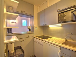 Frigorifero, microonde, forno, lavastoviglie
