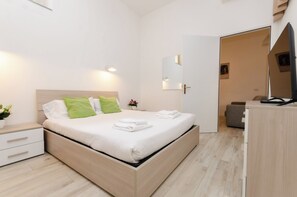 アパートメント | 2 室のベッドルーム、アイロン / アイロン台、WiFi (無料)
