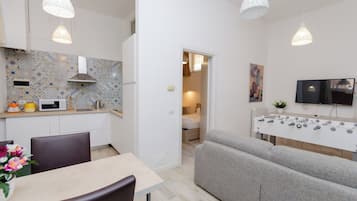Apartment | Living area | 42-inch Smart TV with cable channels