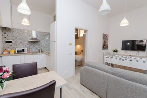 Lägenhet | Vardagsrum | 42-tums smart-tv med kabelkanaler