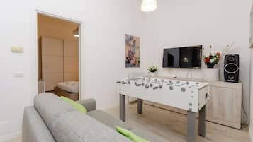 Apartemen | Area keluarga | Smart TV 42-inci dengan saluran TV kabel