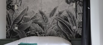 Quiet house near train station & town center. Pets welcome!