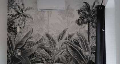 Quiet house near train station & town center. Pets welcome!