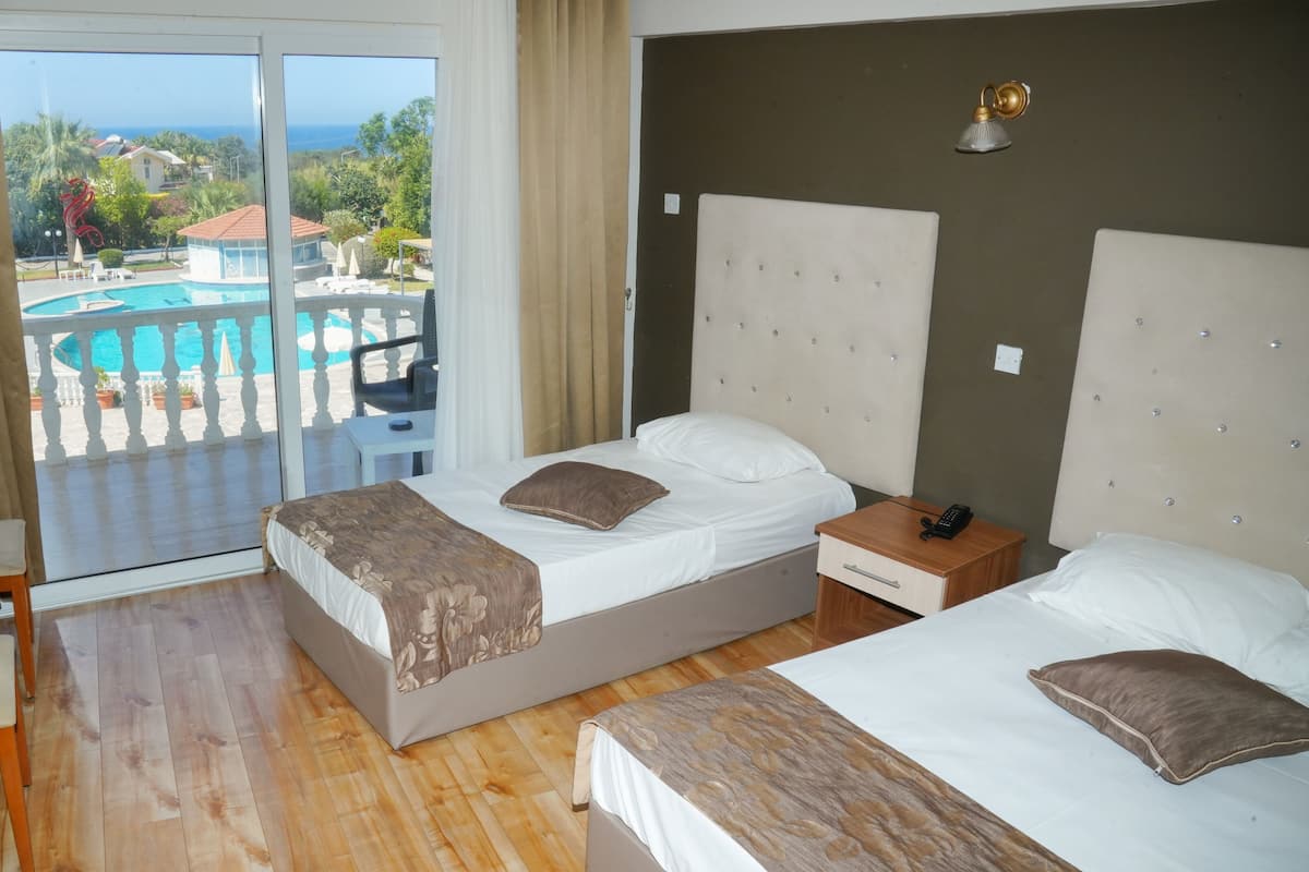 Standard Oda, 1 Yatak Odası, Havuz Manzaralı | Ücretsiz kablosuz İnternet