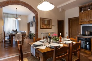 Huvila, 3 makuuhuonetta, esteetön, tupakointi sallittu | Ruokasali