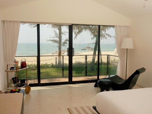 Select Comfort beds, free minibar items, laptop workspace, free WiFi