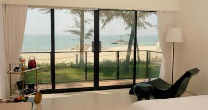 The Postcard on the Arabian Sea