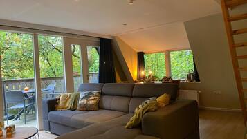 Smart TV, table tennis