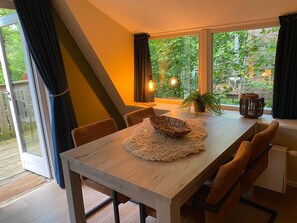 Dining - A chalet on a hill in the forest, with a beautiful view of the Ardennes. (Durbuy)
