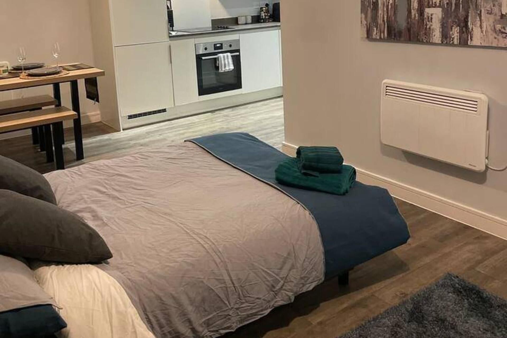 2 habitaciones, tabla de planchar con plancha y wifi gratis 