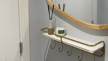 Bañera y ducha independientes, bañera profunda