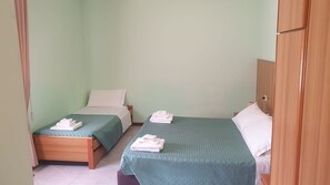 Classic Triple Room | Desk, laptop workspace, free WiFi, bed sheets - Casa ATENA  (Villa d'Alme)