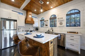 雪櫃、微波爐、焗爐、爐具