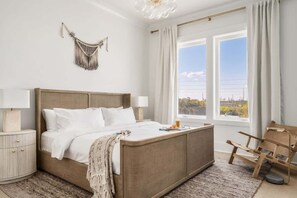 6 bedrooms, iron/ironing board, WiFi, bed sheets