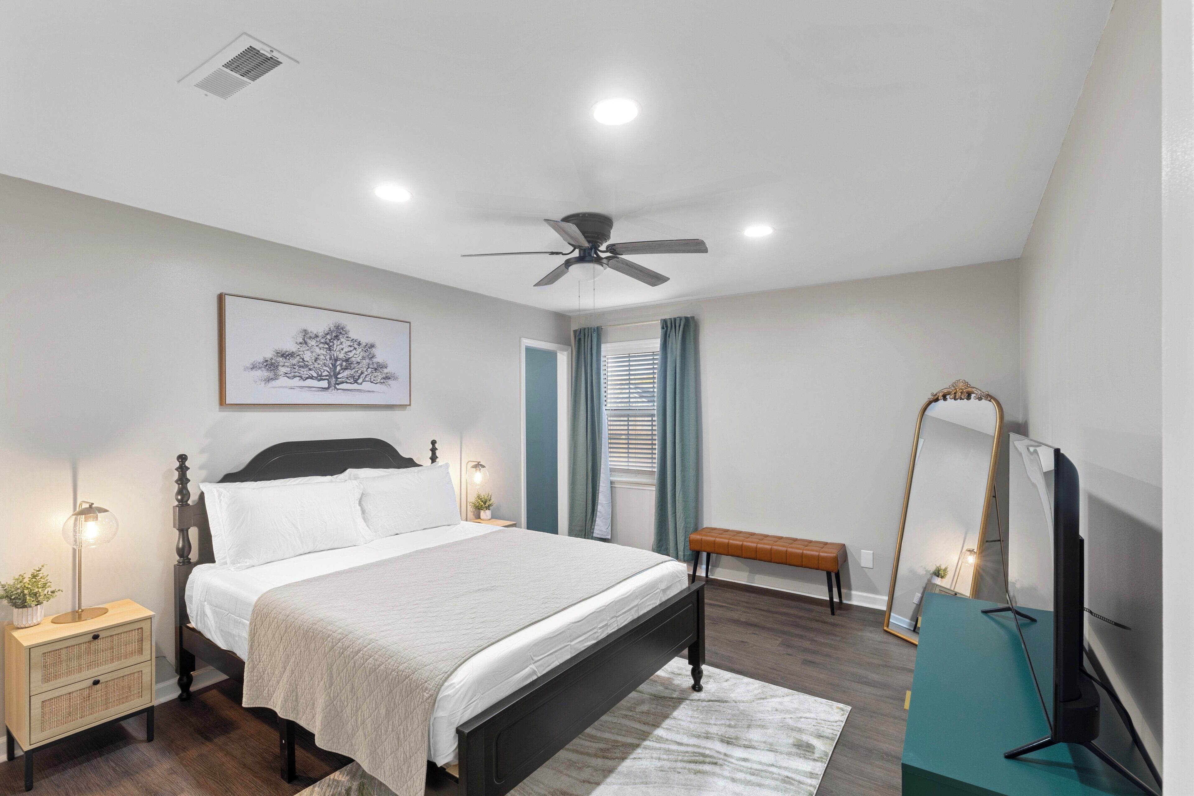 3 dormitoris, escriptori i planxa i posts de planxar 