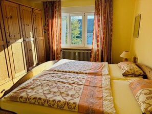 2 bedrooms, iron/ironing board, free WiFi, bed sheets - Vacation apartment Finkenweg in Meersburg (Meersburg)