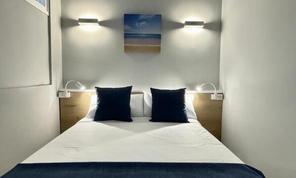 Iron/ironing board, bed sheets