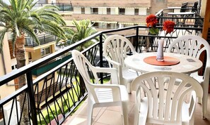 تناول الطعام بالخارج