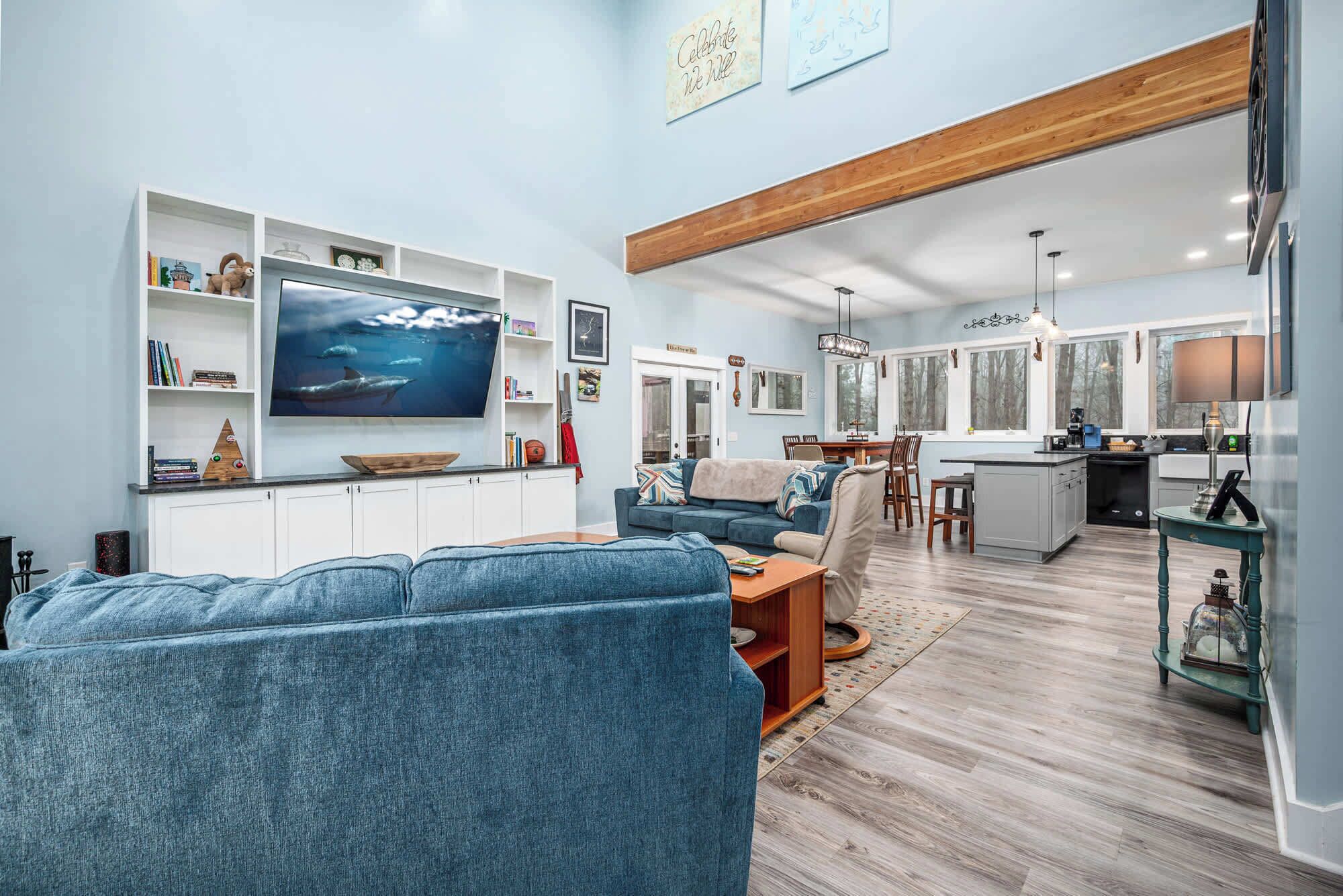 TV, fireplace, offices