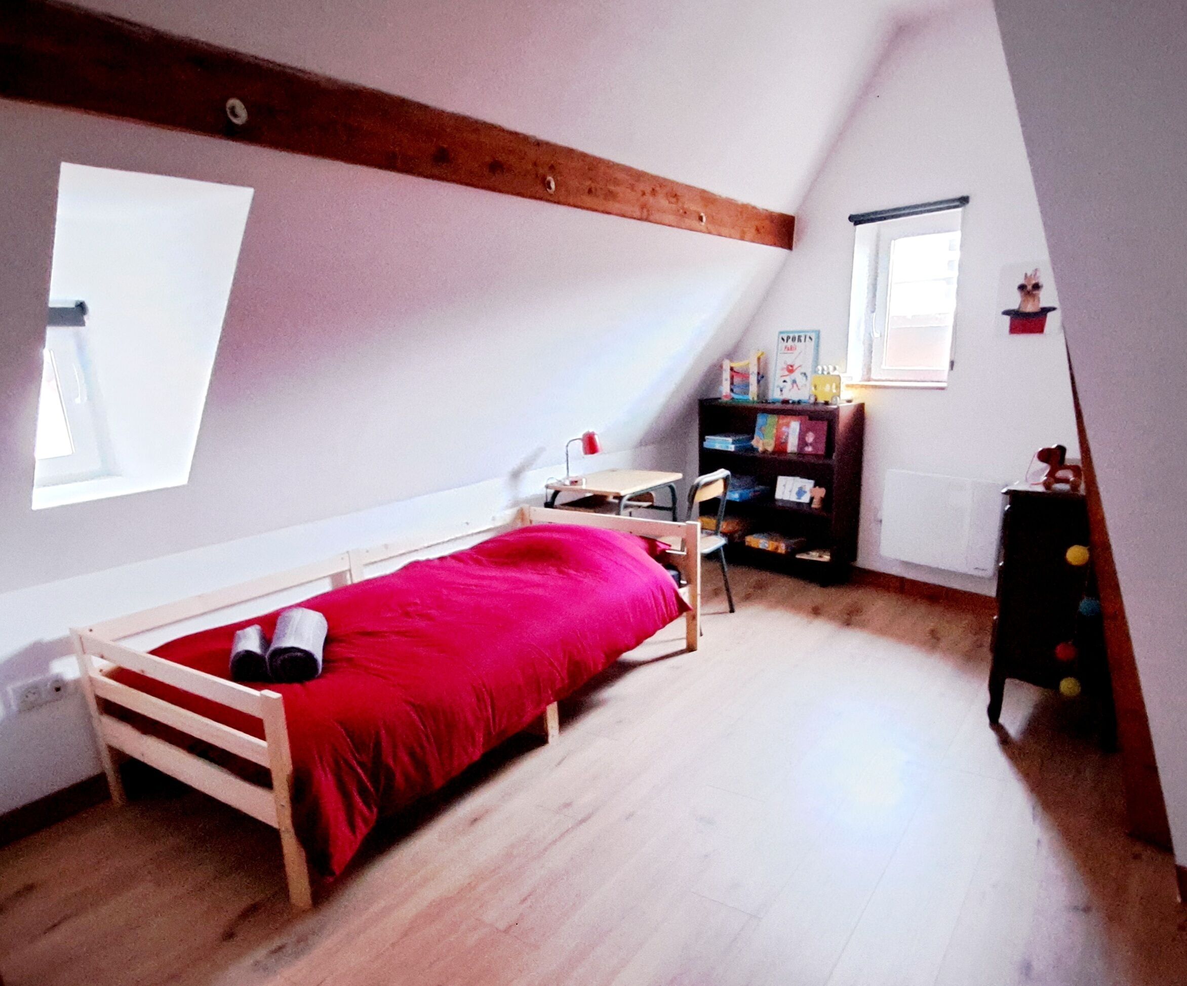 3 chambres, fer et planche à repasser, Wi-Fi, draps fournis