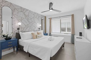 1 bedroom, iron/ironing board, WiFi, bed sheets - Chic Miami Beach Apt, Sleeps 4, Near Ocean (Miami Beach)