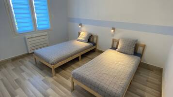 2 habitaciones, tabla de planchar con plancha, wifi y ropa de cama