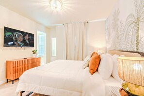 7 bedrooms, WiFi, bed sheets