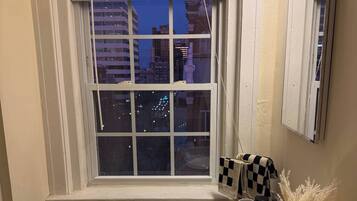 Sèche-cheveux, serviettes fournies, shampoing