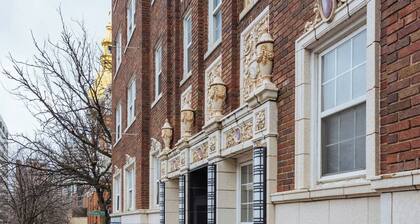 Stunning Downtown Views+Parking