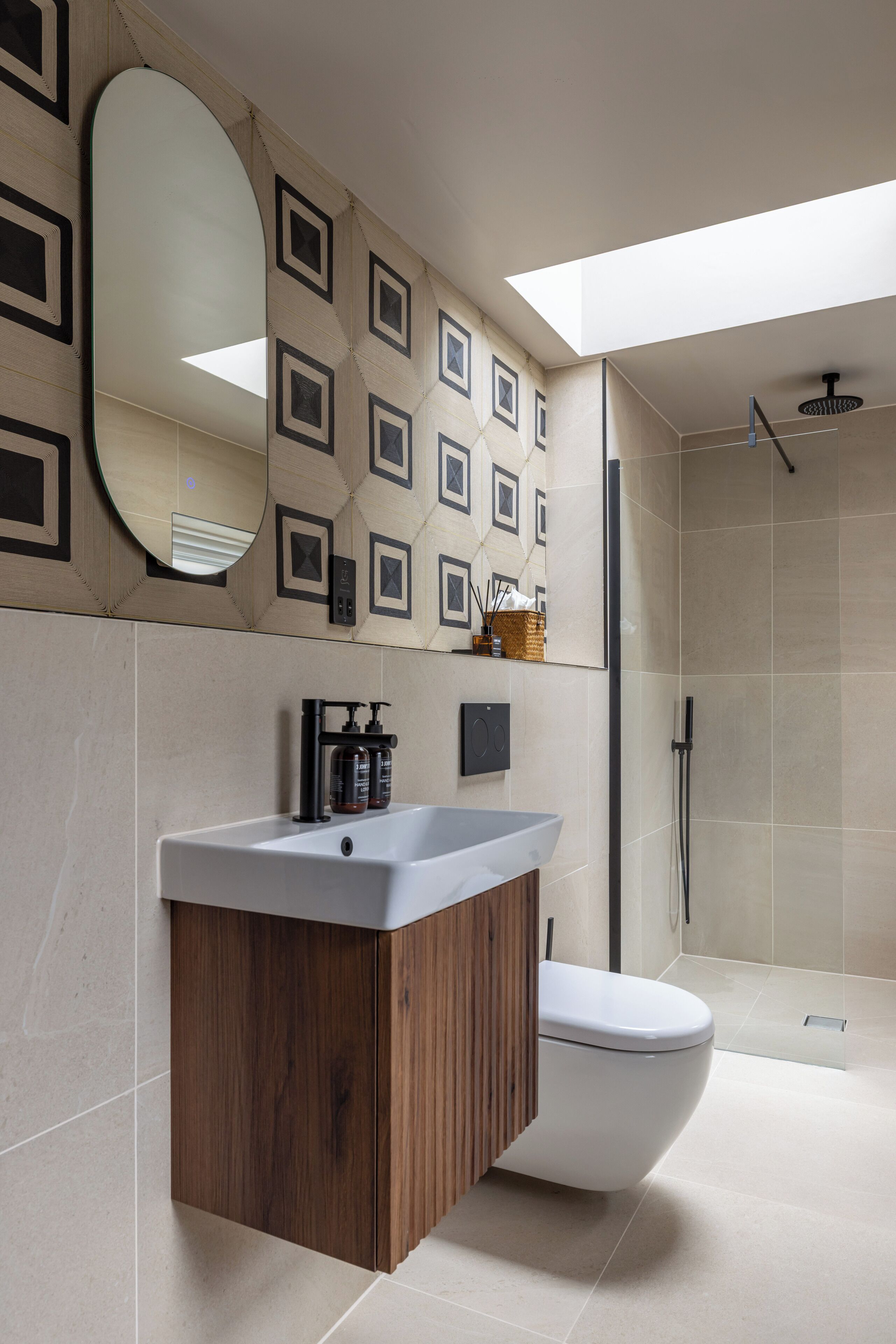 Premier-Doppelzimmer | Badezimmer | Designer-Toilettenartikel, Haartrockner, Bademäntel, Handtücher