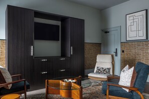 Whalebone | Premium bedding, pillowtop beds, individually decorated - 3 Johns Place Townhouse (Edinburgh)