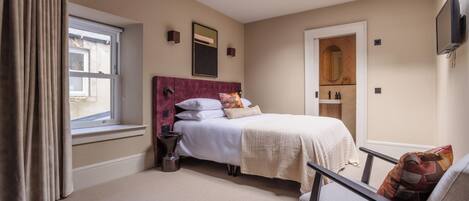 Kahden hengen exclusive-huone | Ylelliset vuodevaatteet, pillowtop-patjalliset sängyt