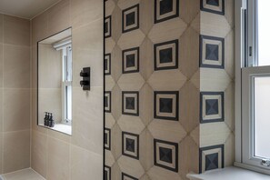 Queen Charlotte | Bathroom | Designer toiletries, hair dryer, bathrobes, towels - 3 Johns Place Townhouse (Edinburgh)